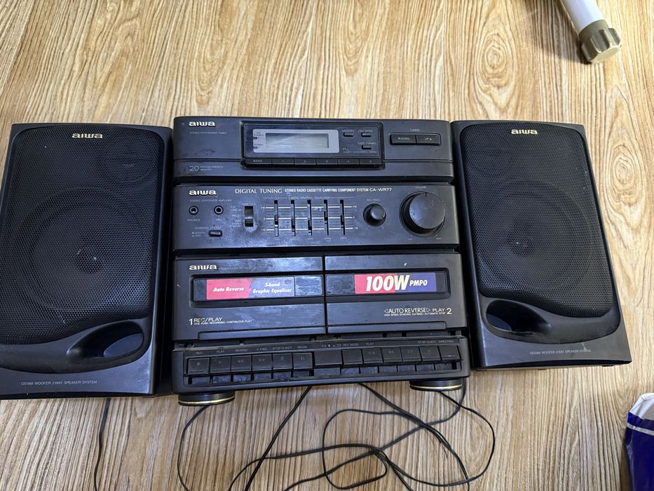 Продается магнитофон AIWA.