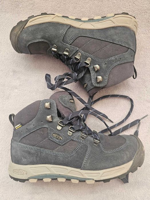 Дамски туристически обувки KEEN