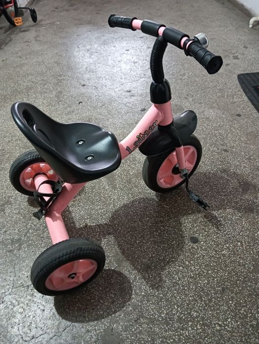 Bicicleta și trotineta copii