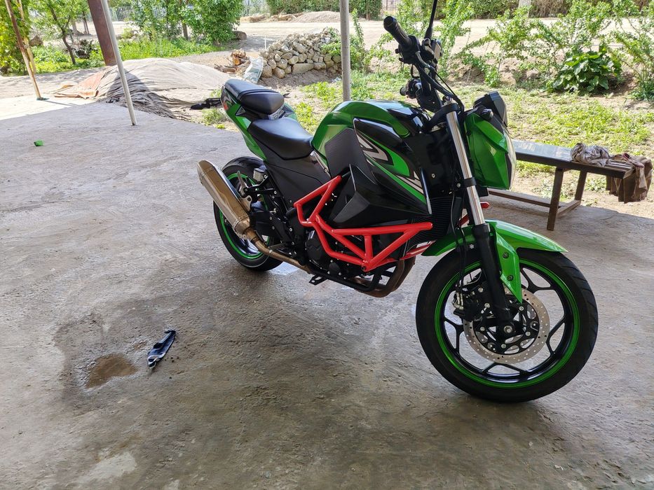 Moto strait satiladi
