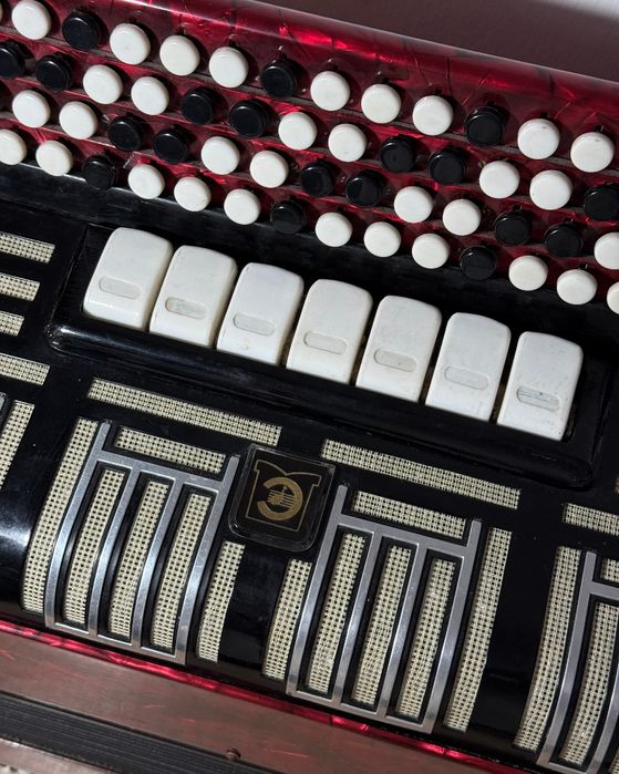 Продам баян в Костанае