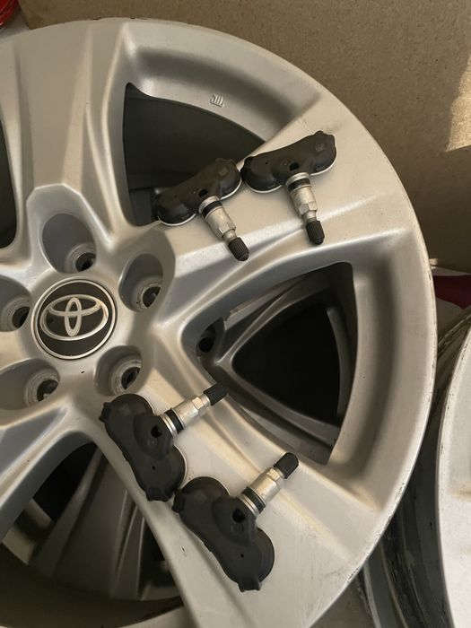 Продам зимние баллоны с дисками