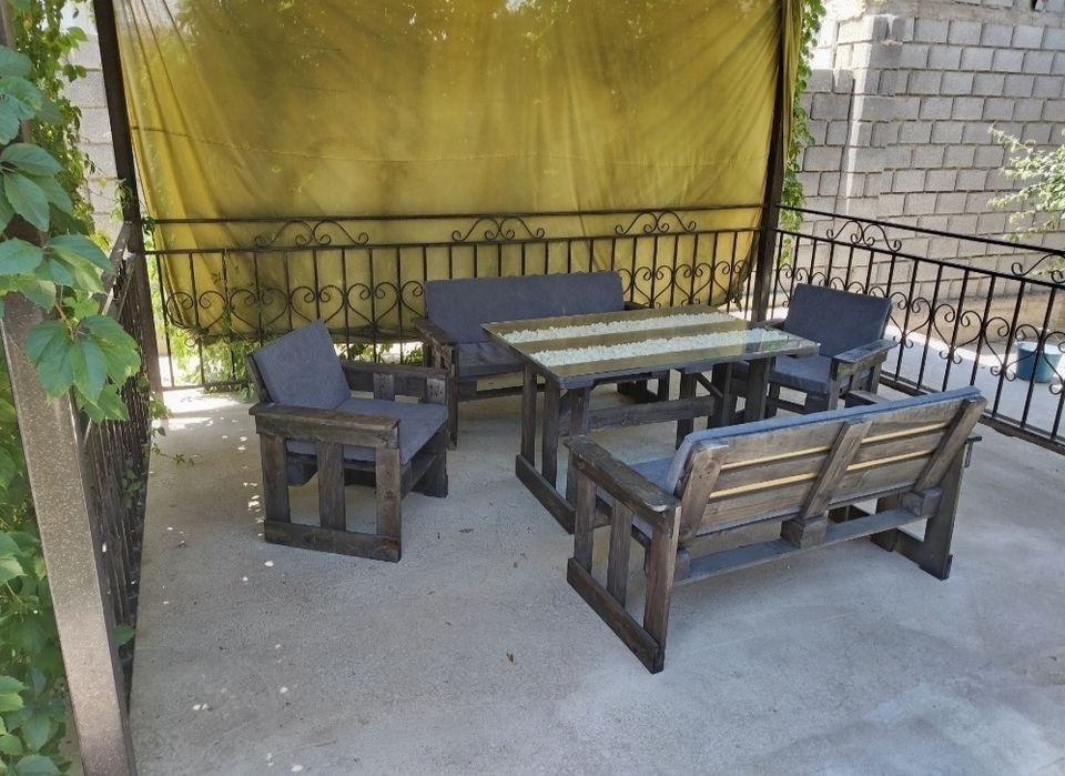 Садовая мебель из дерева.