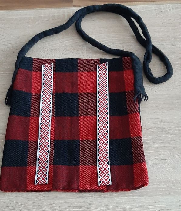 автентично битово каре и аавтентично пано за под,стена,легло ,автю