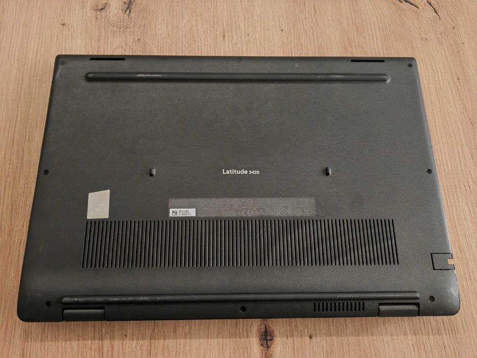 Бизнес лаптоп Dell Latitude 3420 с i5-1135G7 и 14'' FHD 256 GB SSD 8GB