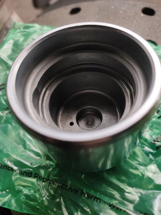 SUBARU LEONE  поршень суппорта