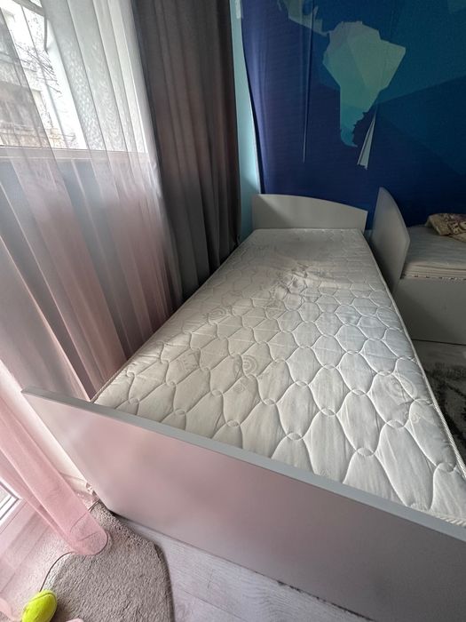 Еднинично легло с матрак нани