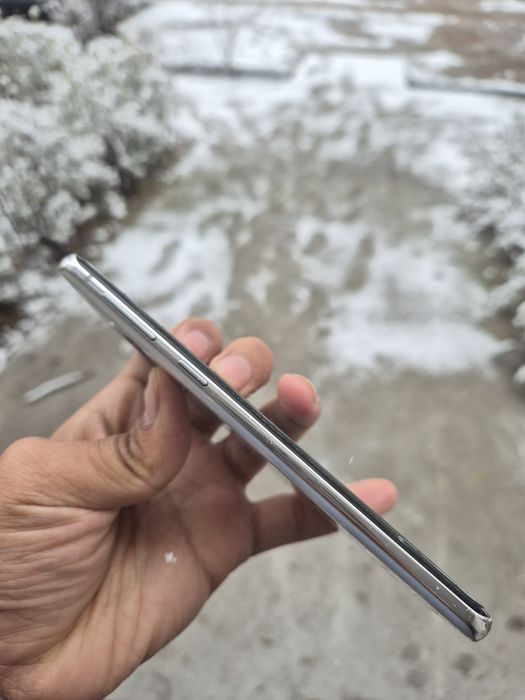 Samsung S10.  8/128gb