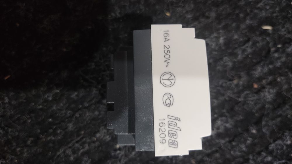 Продам  электрические розетки Vimar