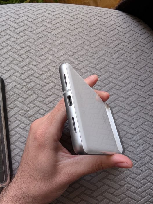 Google Pixel 7 128 gb White + Zagg case