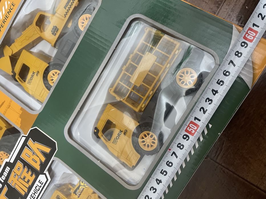 Подарочный набор машинок, НОВЫЙ