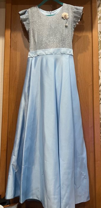 Платья детские продам