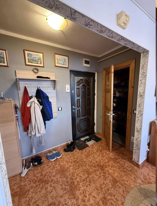 Inchiriez apartament 2 camere 250 euro/luna.