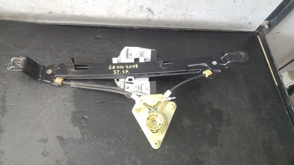 Macara usa stanga spate seat leon 1p1