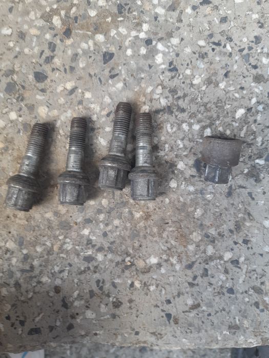 Секретни оригинални болтове за мерцедес w203   C класа