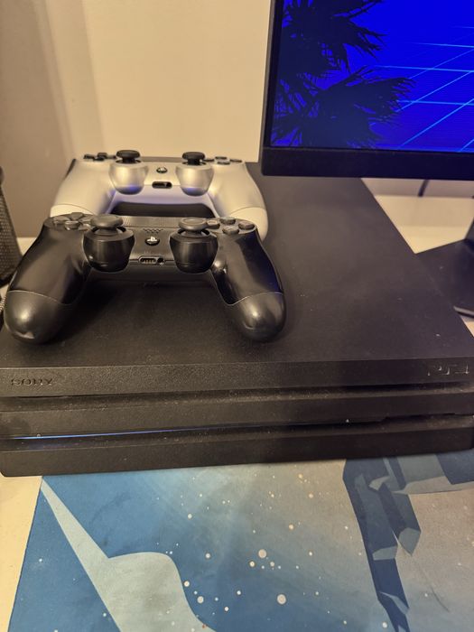 Vand Ps4 pro 1tb 2 manete