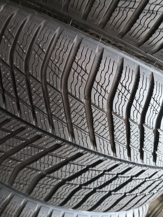 225 45 18 предни и 255 40 18 задни гуми спорт пакет hankook dot 26