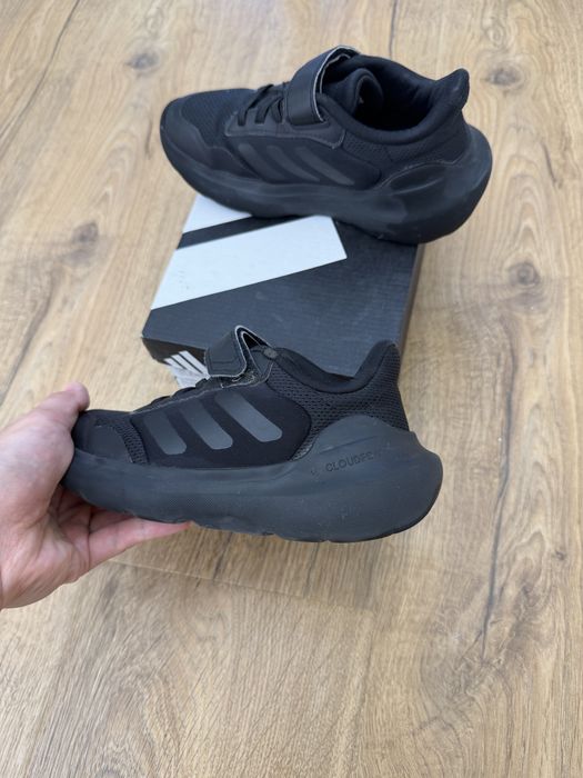 Кроссовки adidas,оригинал! 29 р