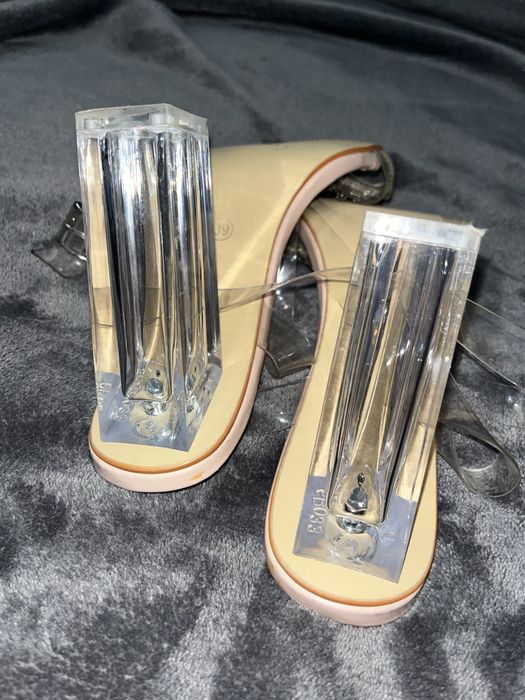 Sandale cu toc gros si transparent