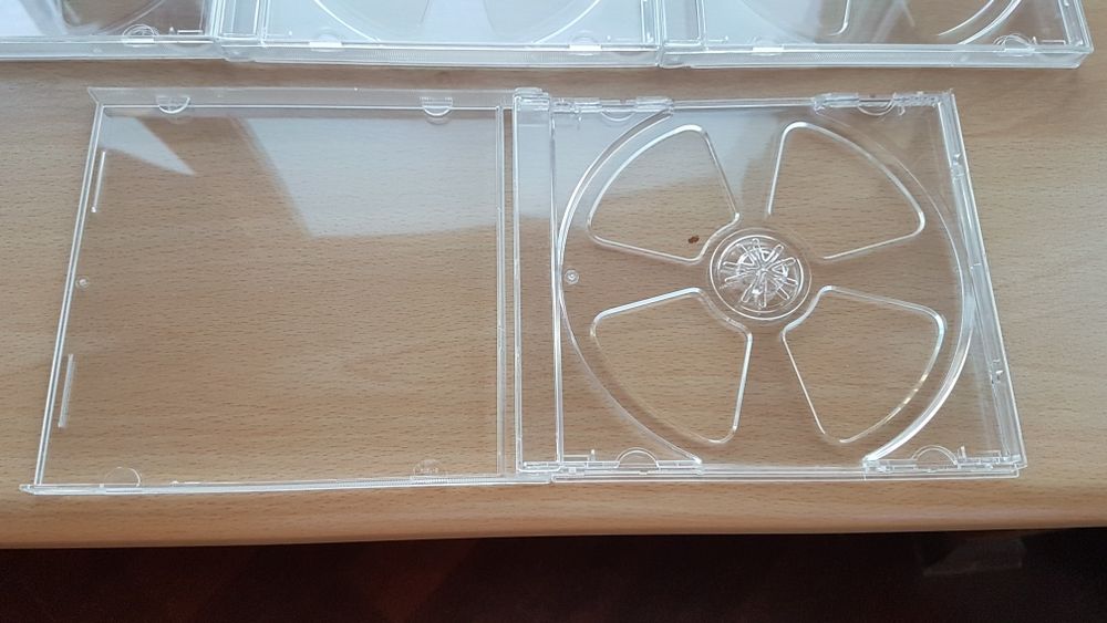 Пустые футляры для CD дисков