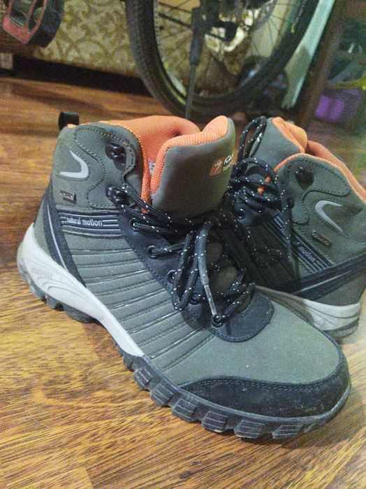 Ботинки 41 размер Kajila,теплые 1 сезон носили