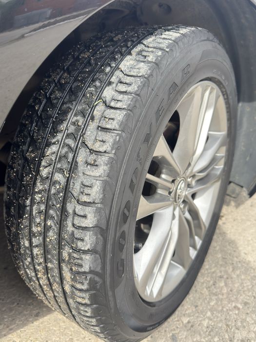 Продам шины на камри 50-55