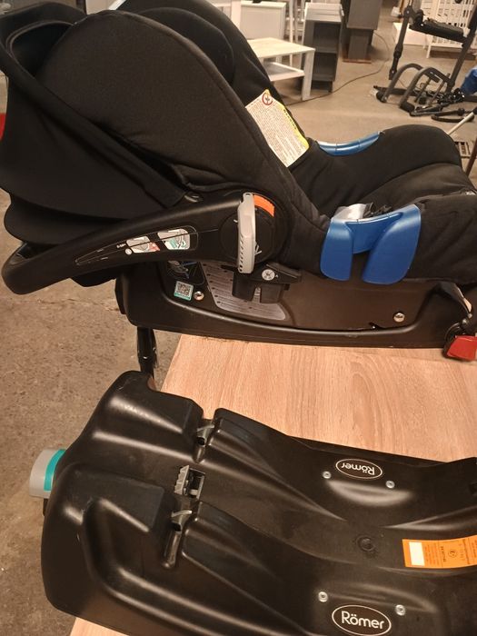 Britax Römer Baby-Safe Plus SHR II + 2 ISOFIX бази