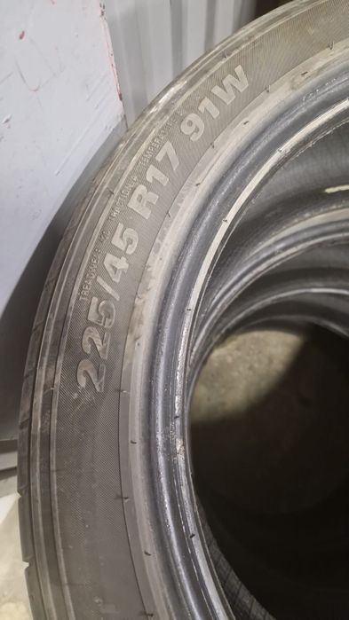 Продам 225/45/17 KUMHO