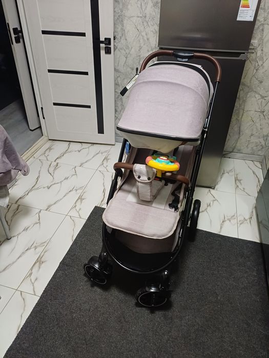 Продаётся фирменный чемодан коляска Teknum