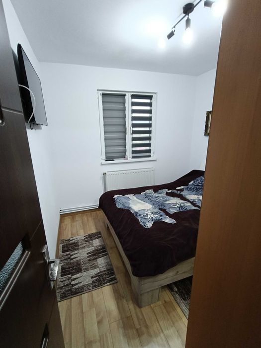 Apartament 3 camere la etajul 2