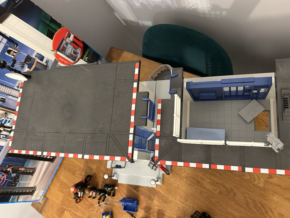 playmobil - sectie de politie cu inchisoare