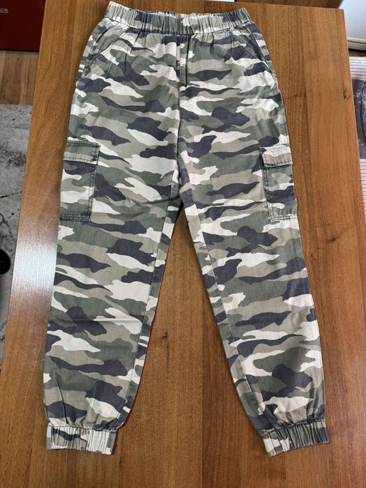 Дамски дънки, много удобни.