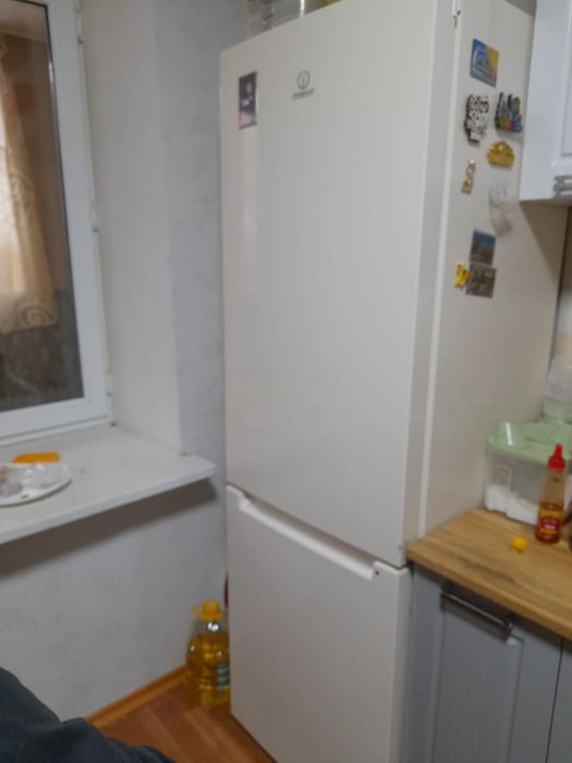 Продаю холодильник