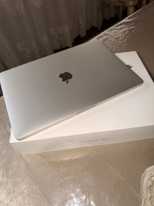 MakBook Pro sotiladi