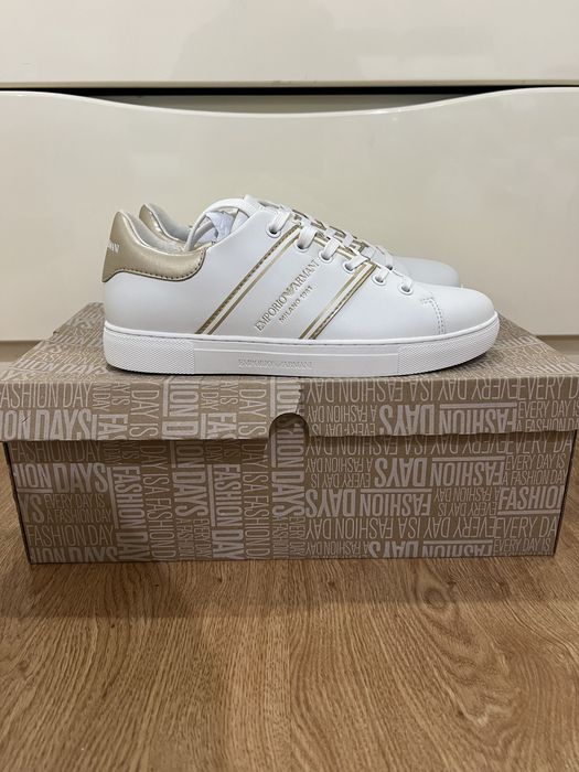 Чисто нови сникърси Emporio Armani