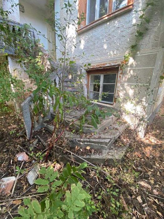 Къща с двор в село Михалци