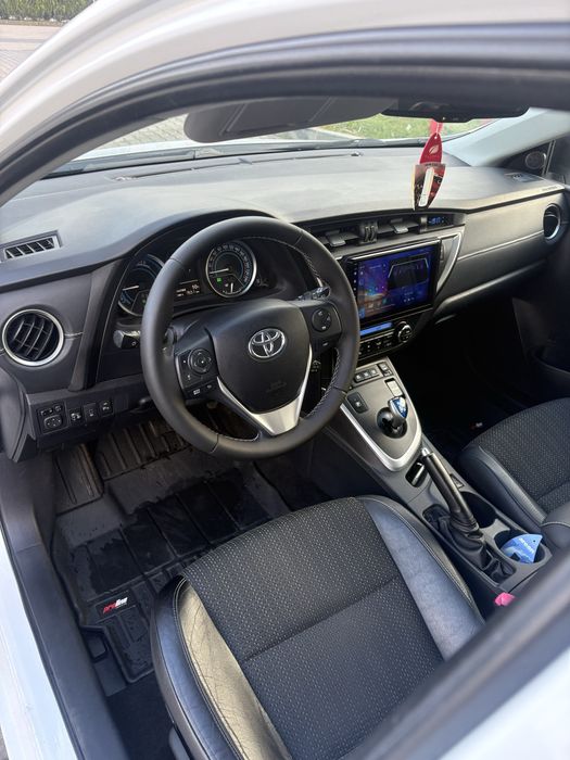Vand Toyota Auris Hybrid 1,8Automata
