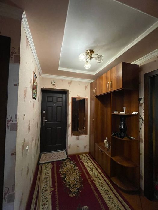 Чилонзор-Е квартал,Метро Хамза,4/4/5,кирпич,балкон 2×6м.,кв. чистая