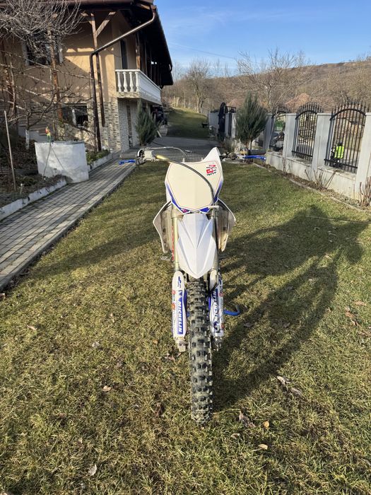 CROSS Yamaha yz250f.