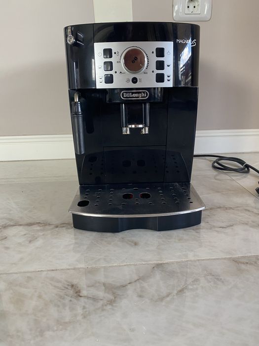 Aparat cafea -expresor Delonghi Magnifica S