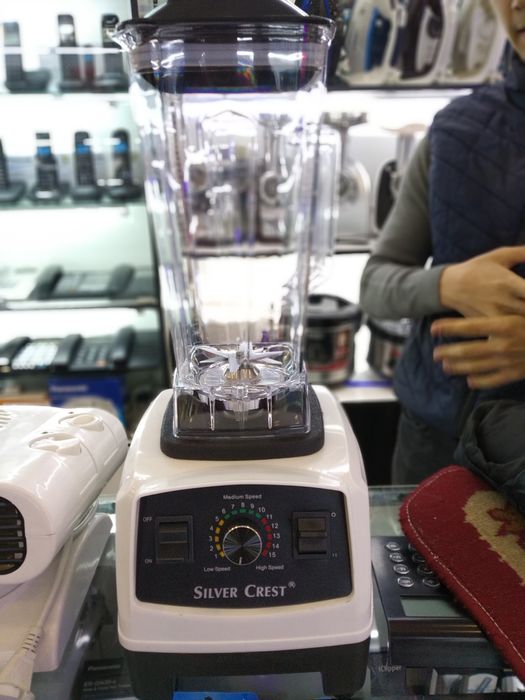 Профессиональный блендер 2000вт металлическое крепление объем 2 л