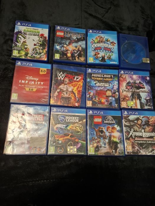 Vând PS 4 cu volan sau separat