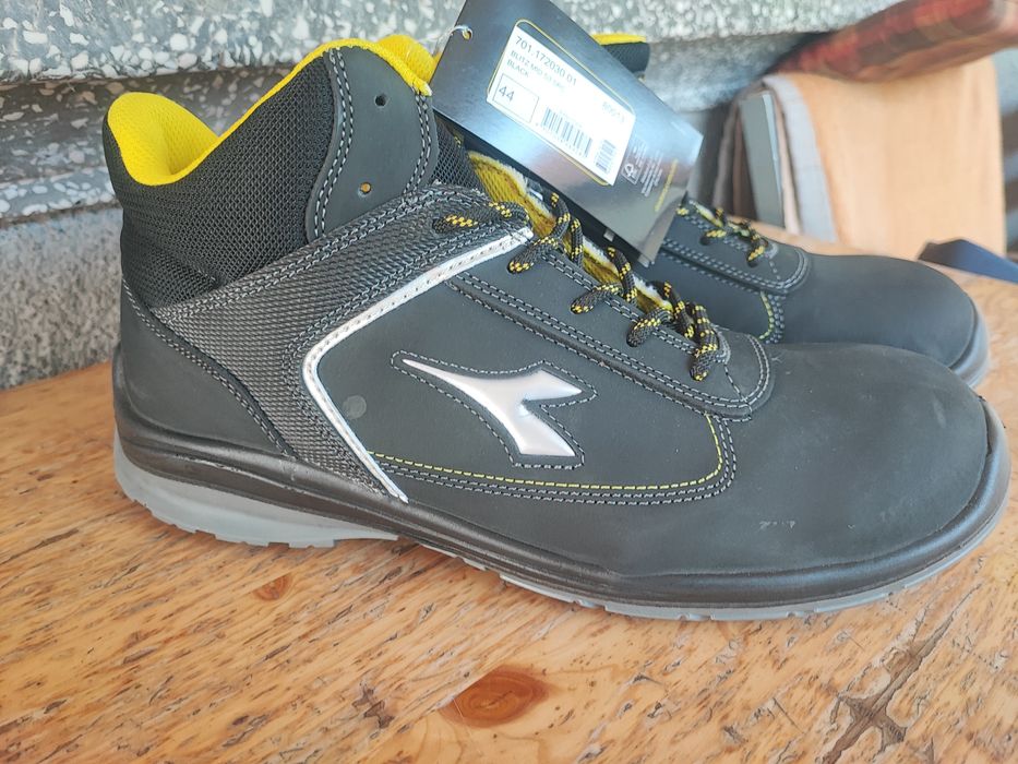 Bocanci 44 diadora bombeu nu uvex atlas  strauss elten mascot