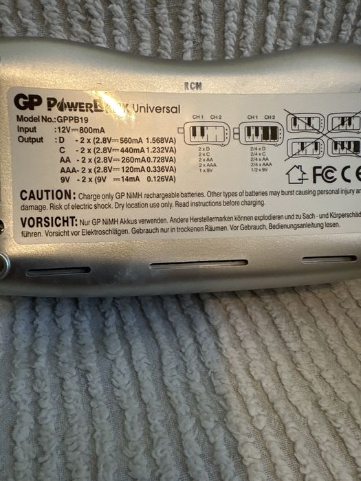 Универсално Зарядно за батерии GP PowerBank D / C / AA / AAA / 9V