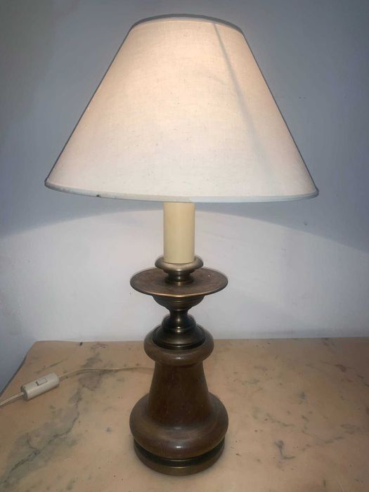 Veioza din lemn si ornamente din cupru