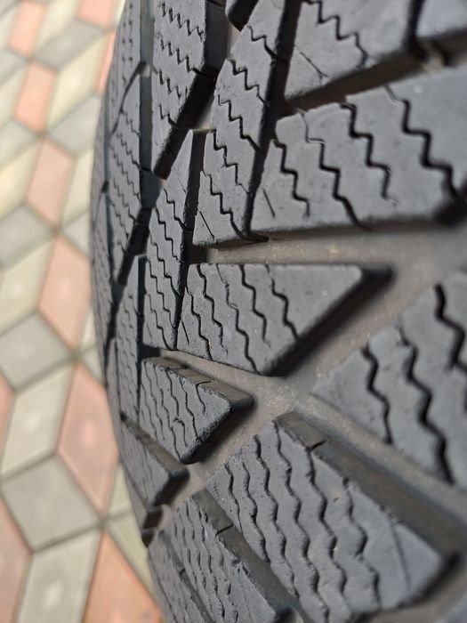 Vand 2 anvelope de iarna 245 45 r19 BRIDGESTONE foarte bune din 2021