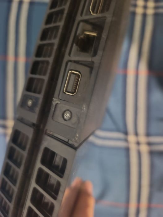 PS4 500GB + 4 диска (Bloodborne, Uncharted 4, ARK, Just Cause 4)