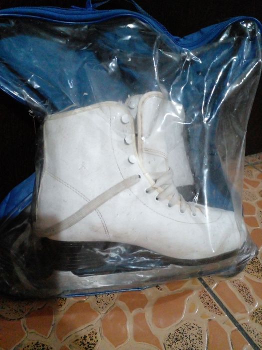 Продам коньки 37 размер