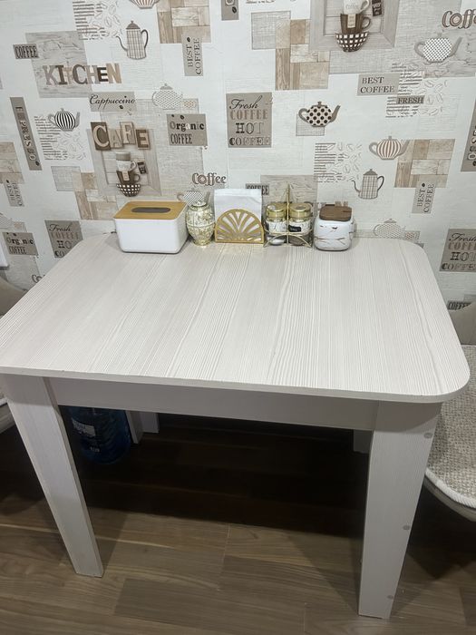 Продам стол кухонный