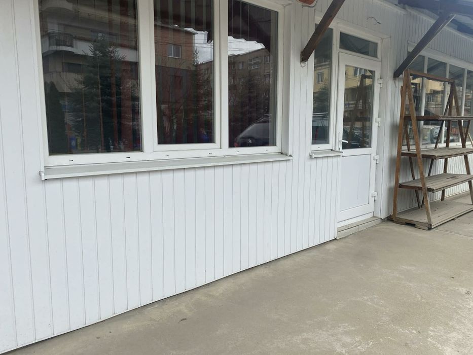 De vanzare sau de închiriat